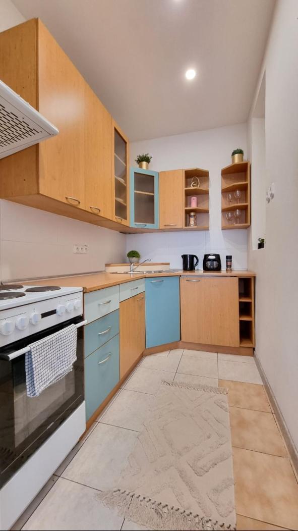 Finnem Rentals Zikova プラハ エクステリア 写真